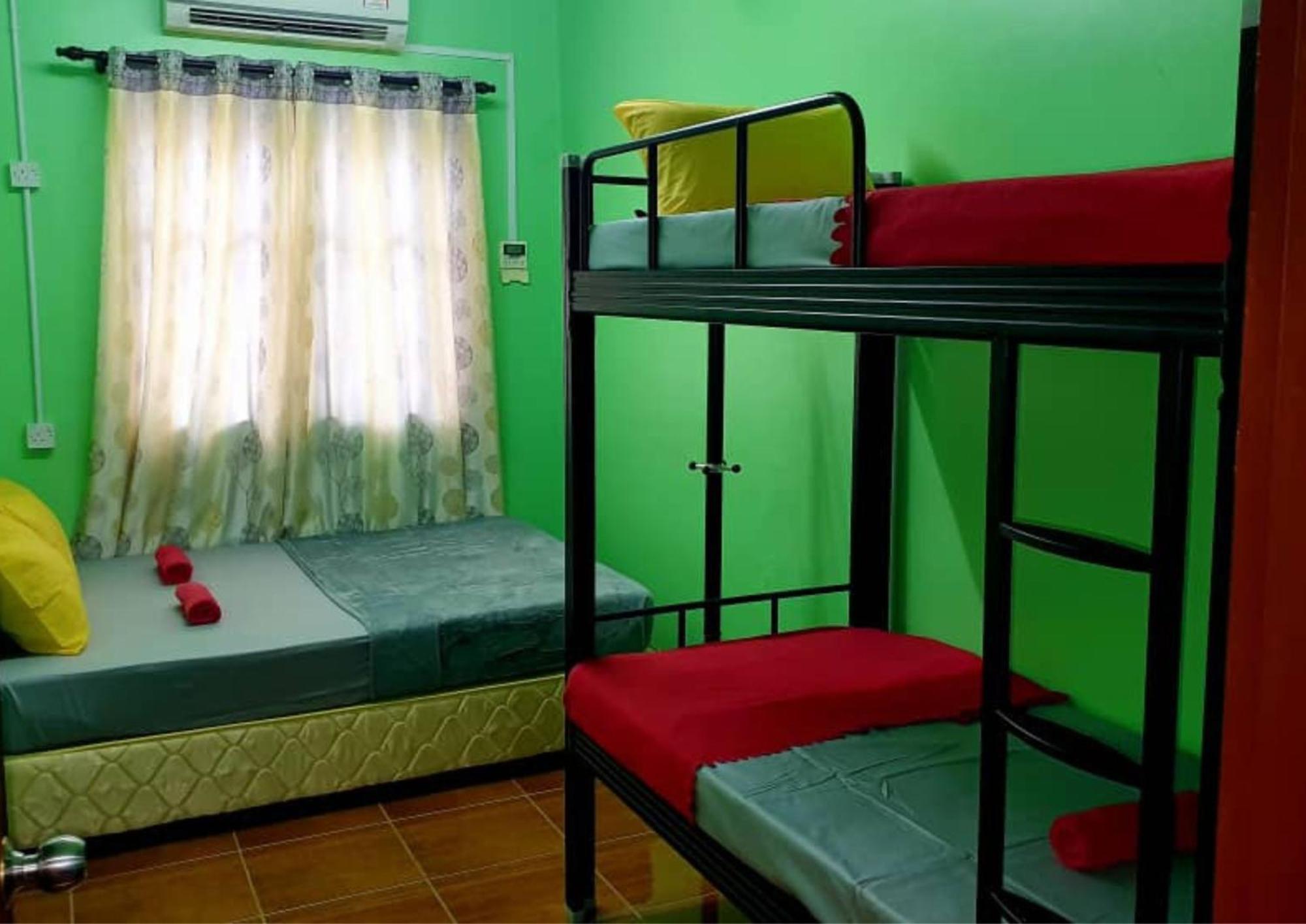 Shoplot Hostel Pangkor 卡庞帕斯班伽克 外观 照片