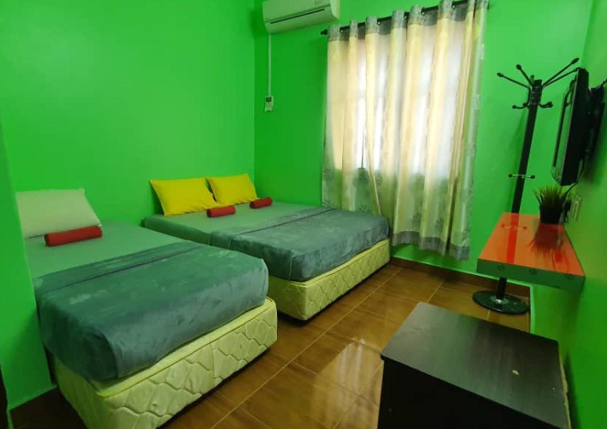 Shoplot Hostel Pangkor 卡庞帕斯班伽克 外观 照片